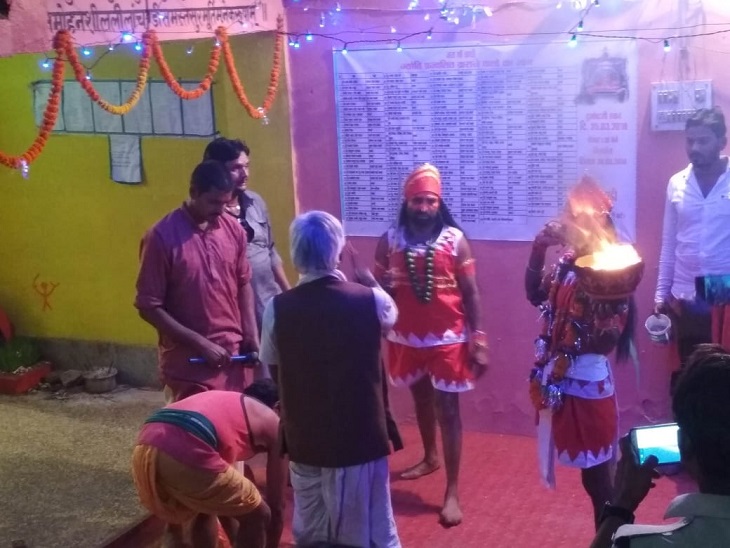 आज कवर्धा में महाअष्टमी पर निकला जलते खप्पर और तलवार के साथ देवी का रूप, 150 साल पुरानी परंपरा का हुआ निर्वहन 4 1618909100