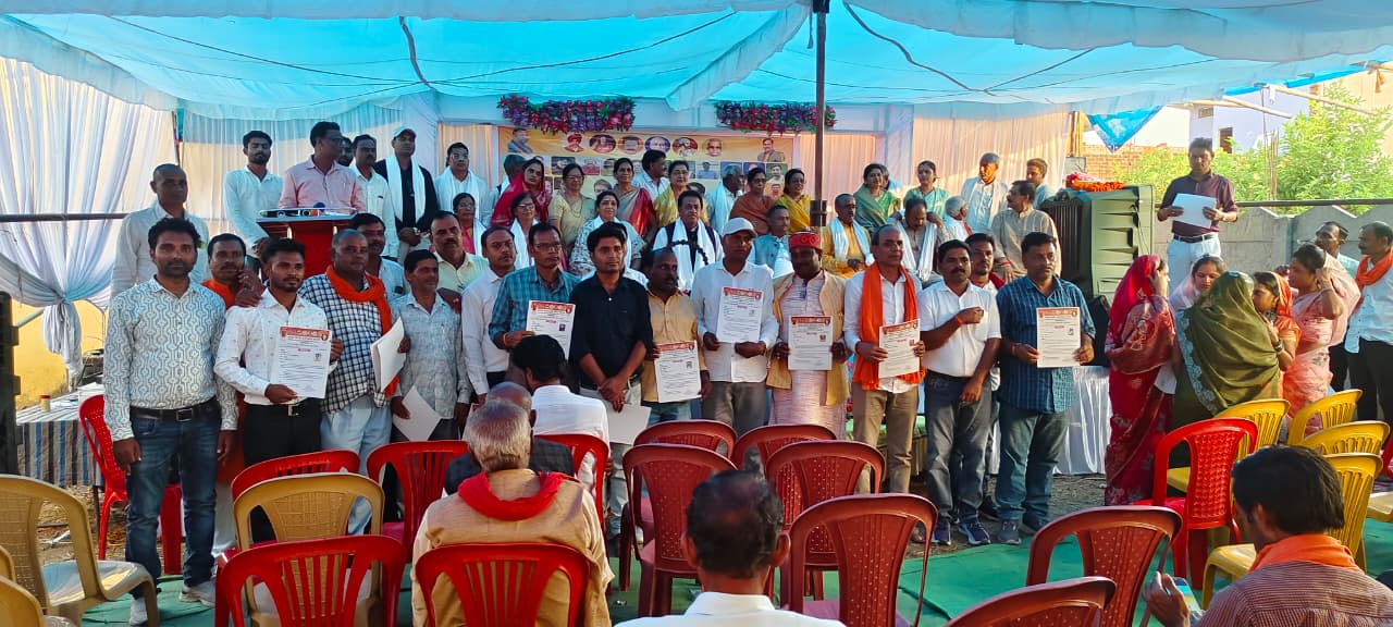 दिग्गज अतिथियों के बीच कुर्मी समाज का शपथ ग्रहण, कार्यक्रम में उमड़ा जनसैलाब IMG 20250924 WA0050