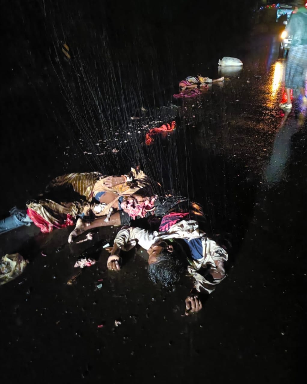 ЁЯЫС рдмрд┐рдЧ рдмреНрд░реЗрдХрд┐рдВрдЧ рдХрд╡рд░реНрдзрд╛ ЁЯЫС рдкрдВрдбрд░рд┐рдпрд╛ рдерд╛рдирд╛ рдХреНрд╖реЗрддреНрд░ рдореЗрдВ рджрд░реНрджрдирд╛рдХ рд╕рдбрд╝рдХ рд╣рд╛рджрд╕рд╛ тАФ рддреАрди рдХреА рдореМрдХреЗ рдкрд░ рдореМрдд 39fe6a1914c54f93a3dc4f4226dffd43