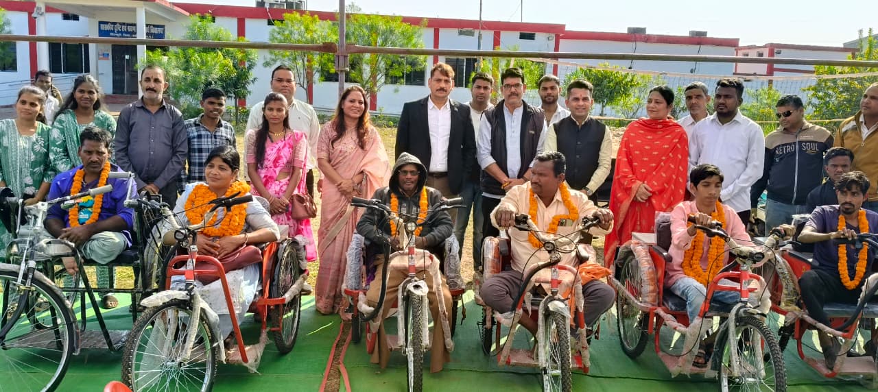जिले के दिव्यांगजनो की अद्भुत प्रतिभा व क्षमता है अनुकरणीय-कलेक्टर श्री गोपाल वर्मा WhatsApp Image 2025 12 03 at 4.59.31 PM 2
