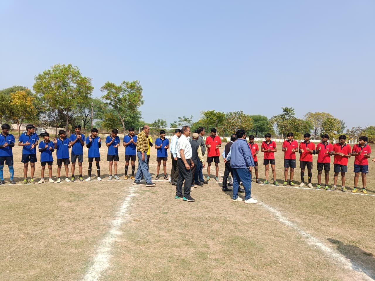 पीएम श्री जवाहर नवोदय विद्यालय उड़ियाकला में फीफा फुटबॉल वितरण कार्यक्रम का हुआ आयोजन 24