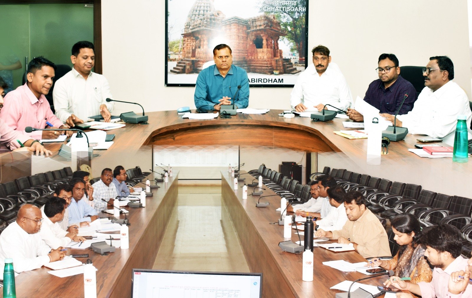 संभागायुक्त ने लंबित राजस्व प्रकरणों के त्वरित निराकरण के दिए सख्त निर्देश IMG 20260321 WA0015