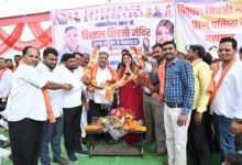 जानकीवन धाम शिव मंदिर प्राण प्रतिष्ठा में पर्यटन मंत्री श्री राजेश अग्रवाल जी और पंडरिया विधायक भावना बोहरा ने पूजा कर छत्तीसगढ़ की समृद्धि की कामना की IMG 20260414 WA0008